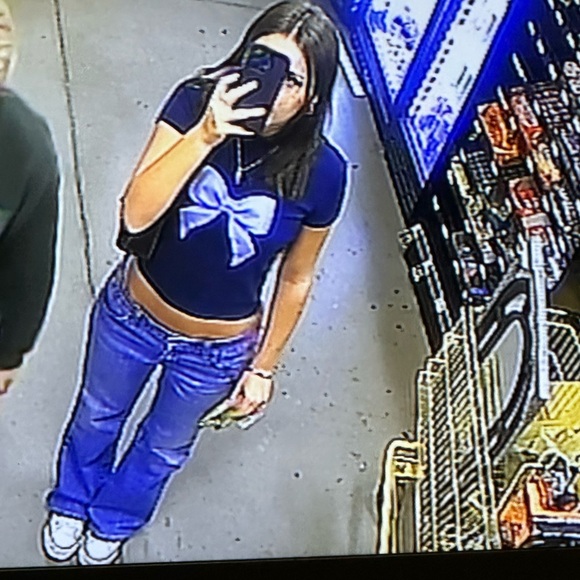 Meet your Posher, Lauren - Picture 1 of 1